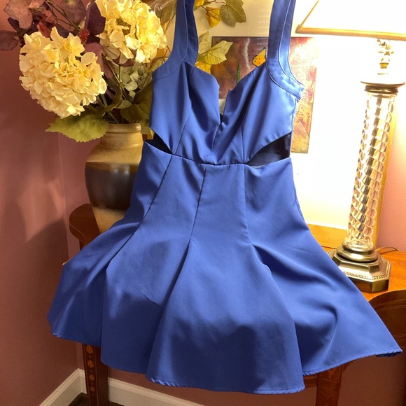 SUPER DOWN ROYAL BLUE mini dress cut-out/ with flair skirt SIZE S - Picture 4 of 7